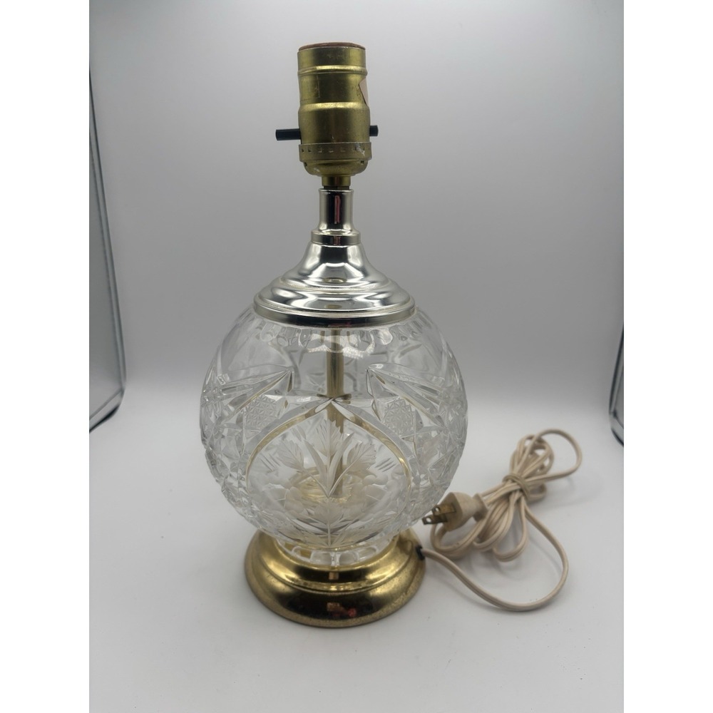 VTG Leviton Lead Crystal Round‎ Shape Floral Table Lamp Boudoir Coquette 12"